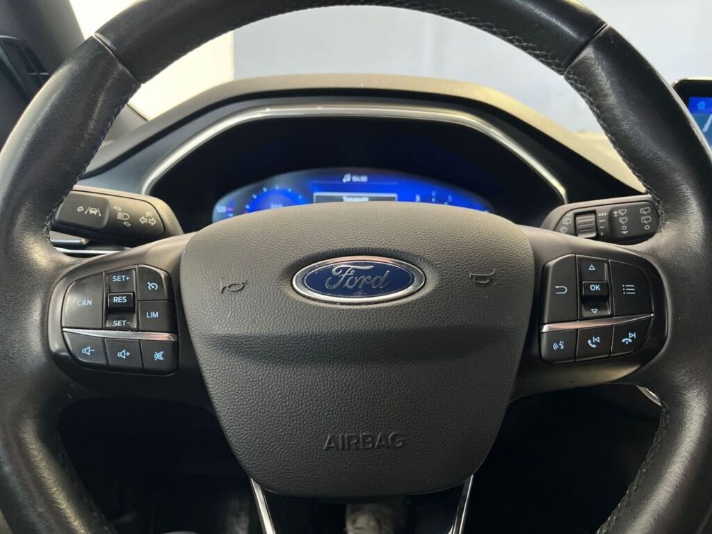 Ford Focus 2021 Punainen