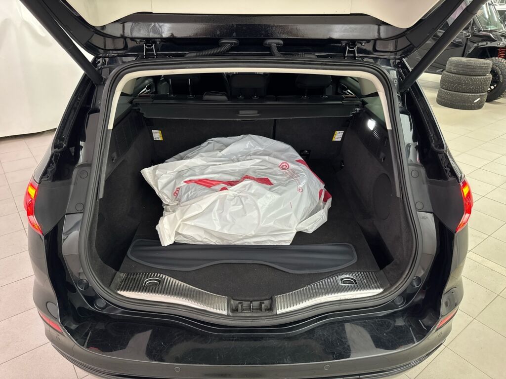 Ford Mondeo 2021 Musta