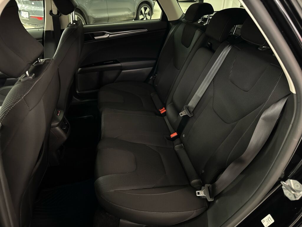 Ford Mondeo 2021 Musta