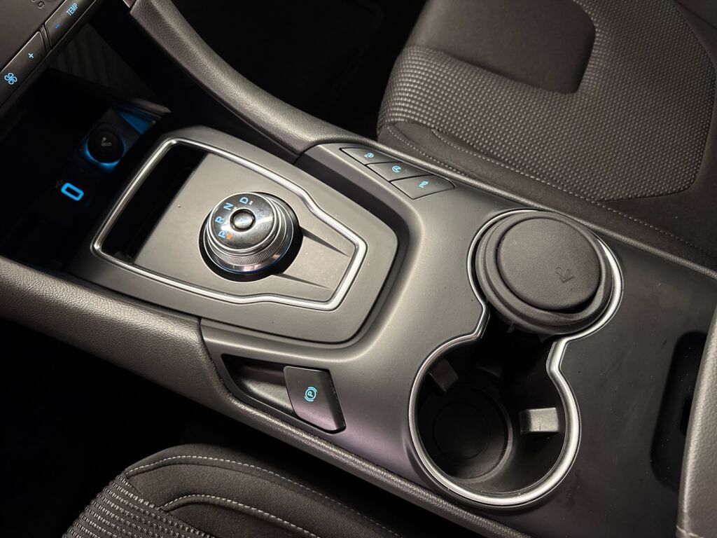 Ford Mondeo 2021 Musta