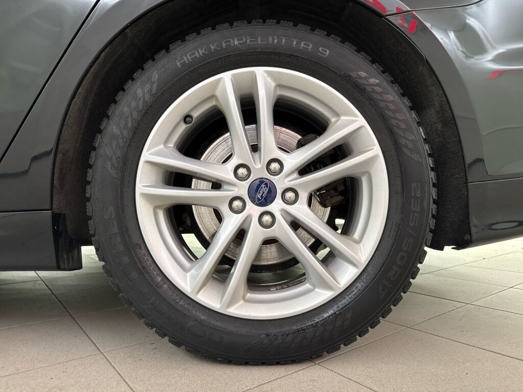 Ford Mondeo 2021 Musta