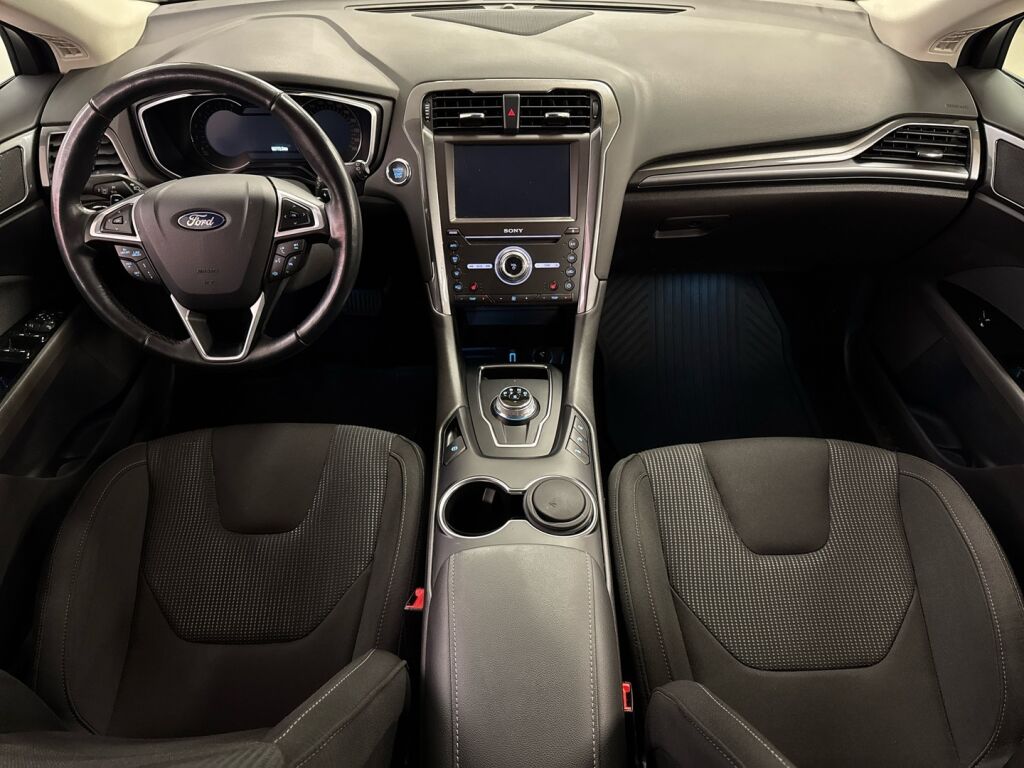 Ford Mondeo 2021 Musta