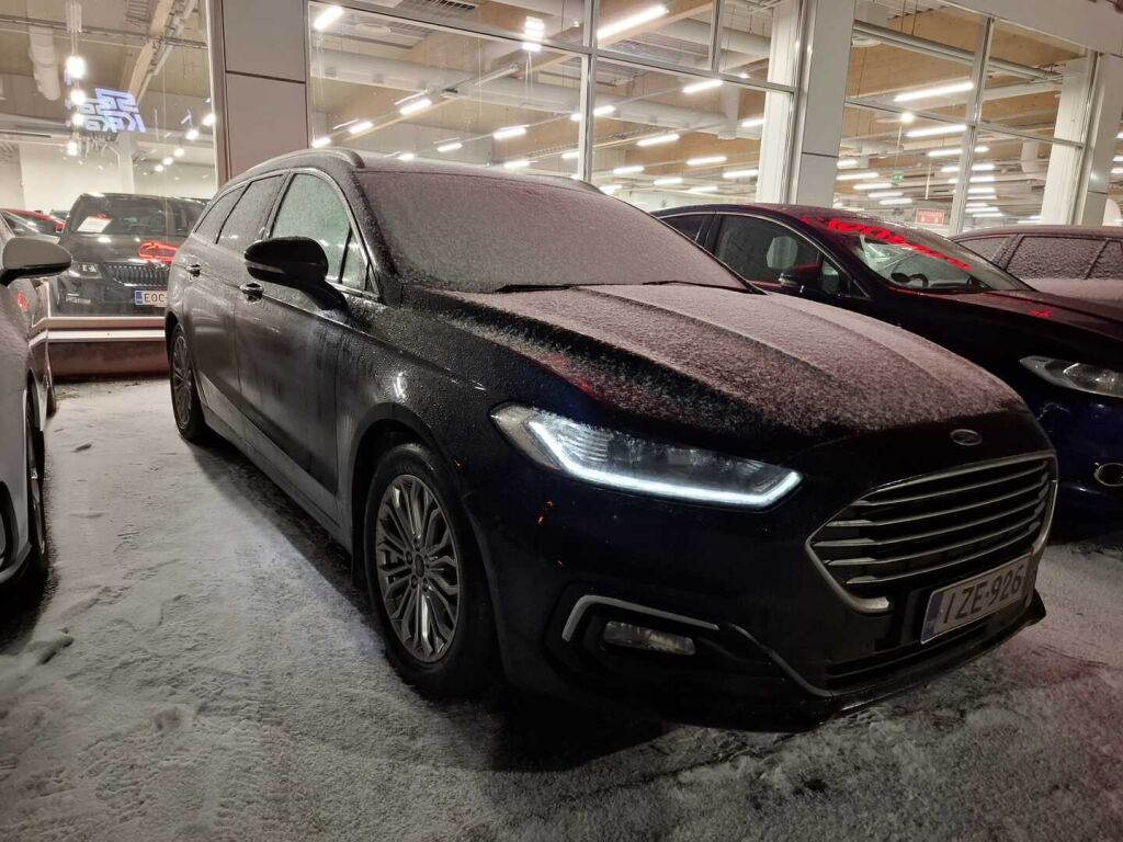 Ford Mondeo 2021 Musta