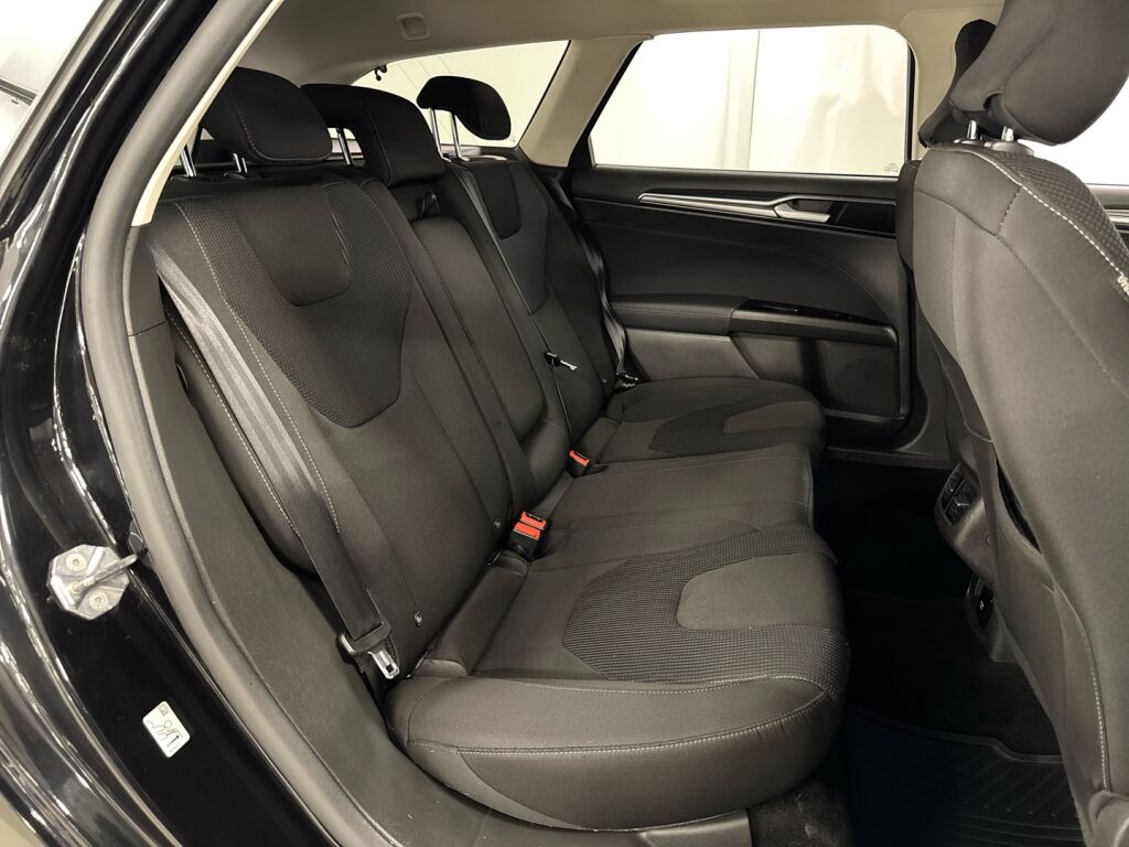 Ford Mondeo 2021 Musta