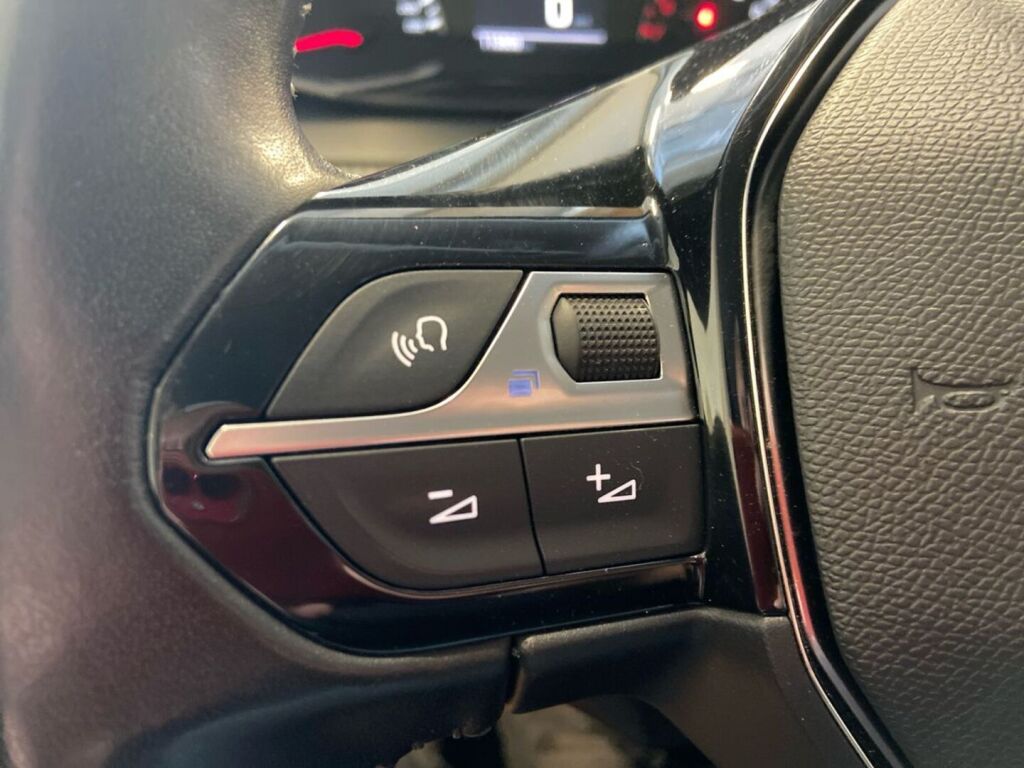 Peugeot 208 2020 Oranssi