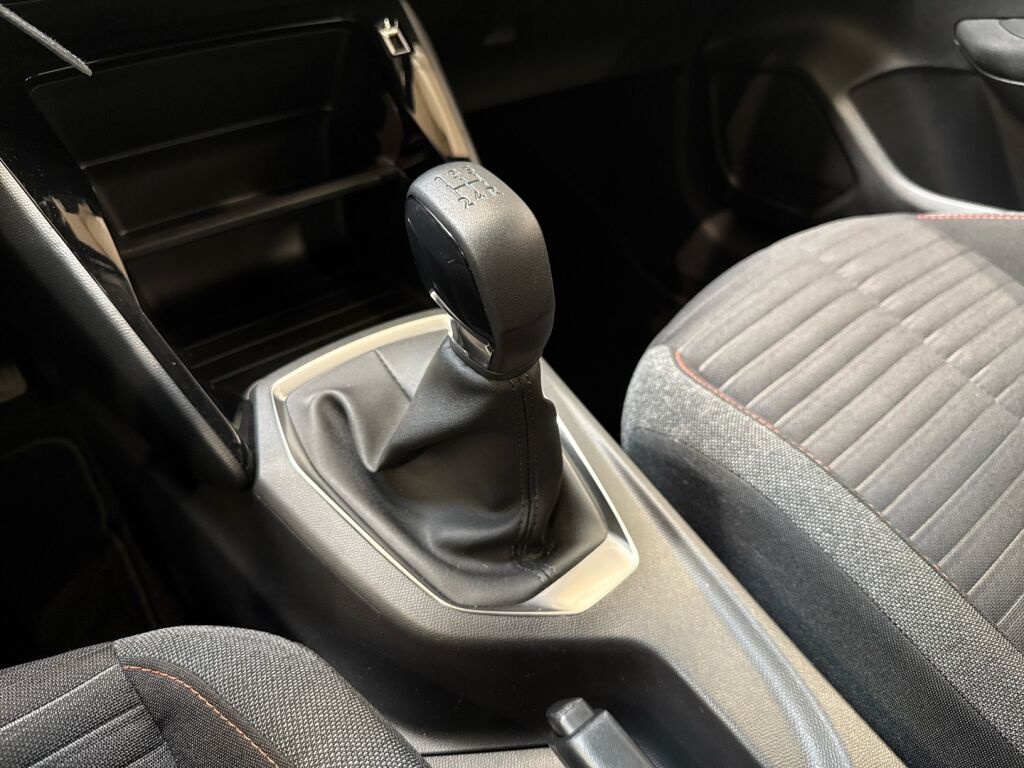 Peugeot 208 2020 Oranssi