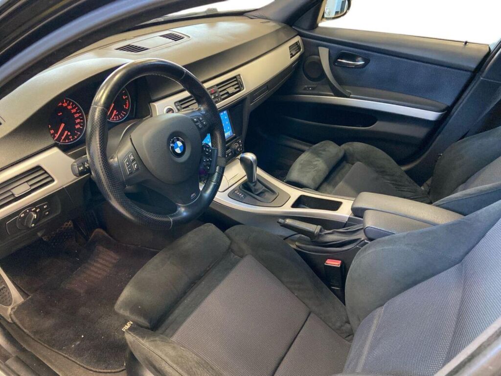 BMW 323 2005 Musta