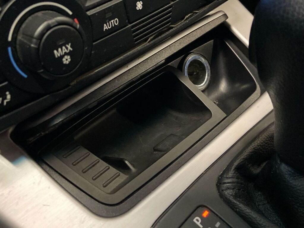 BMW 323 2005 Musta