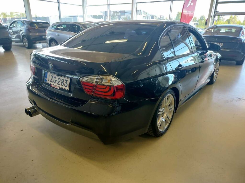 BMW 323 2005 Musta