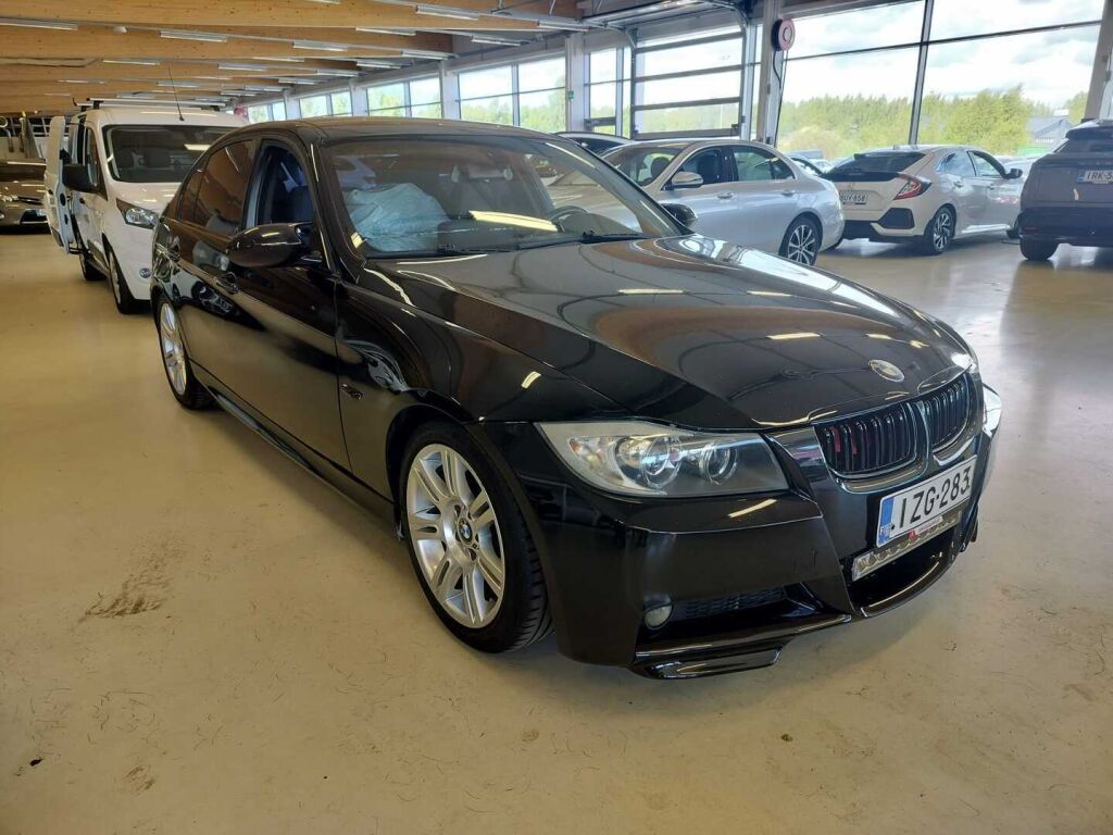 BMW 323 2005 Musta