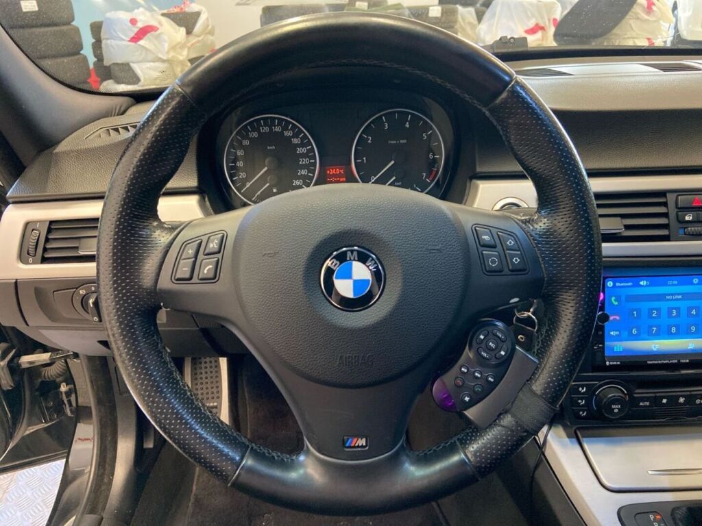 BMW 323 2005 Musta