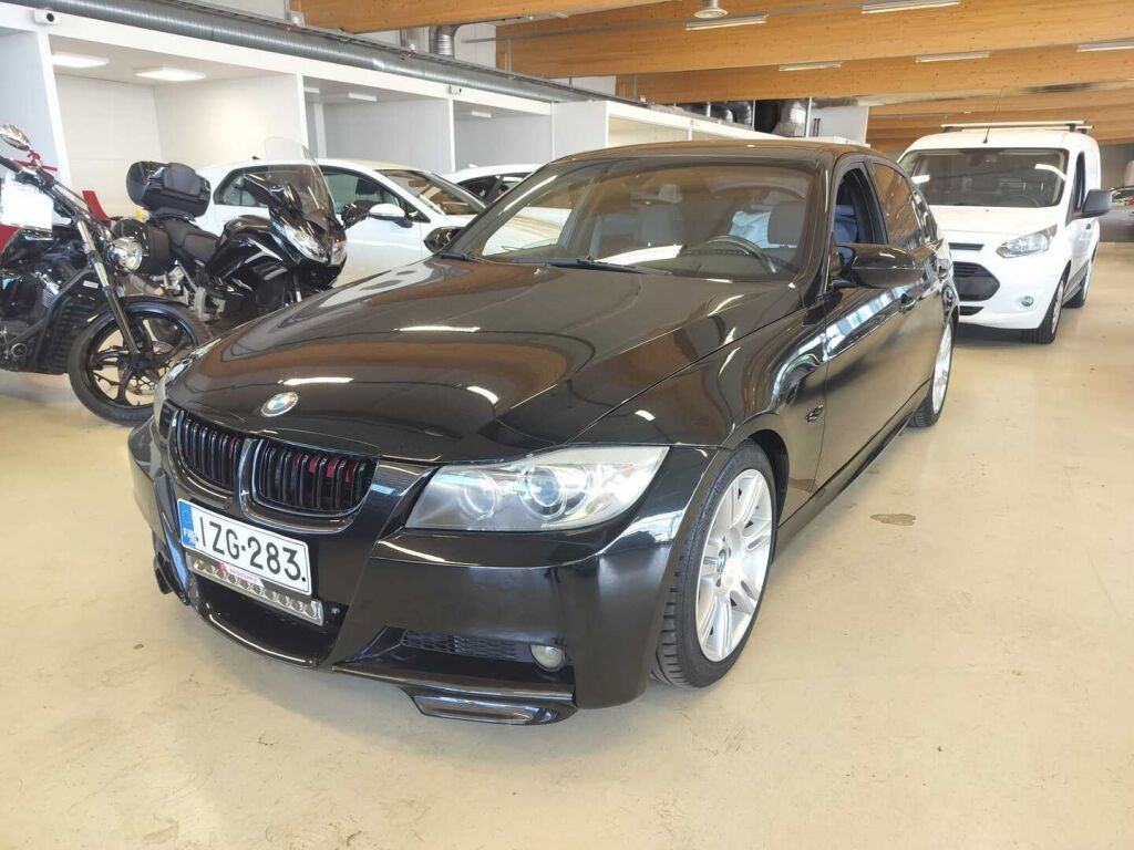 BMW 323 2005 Musta