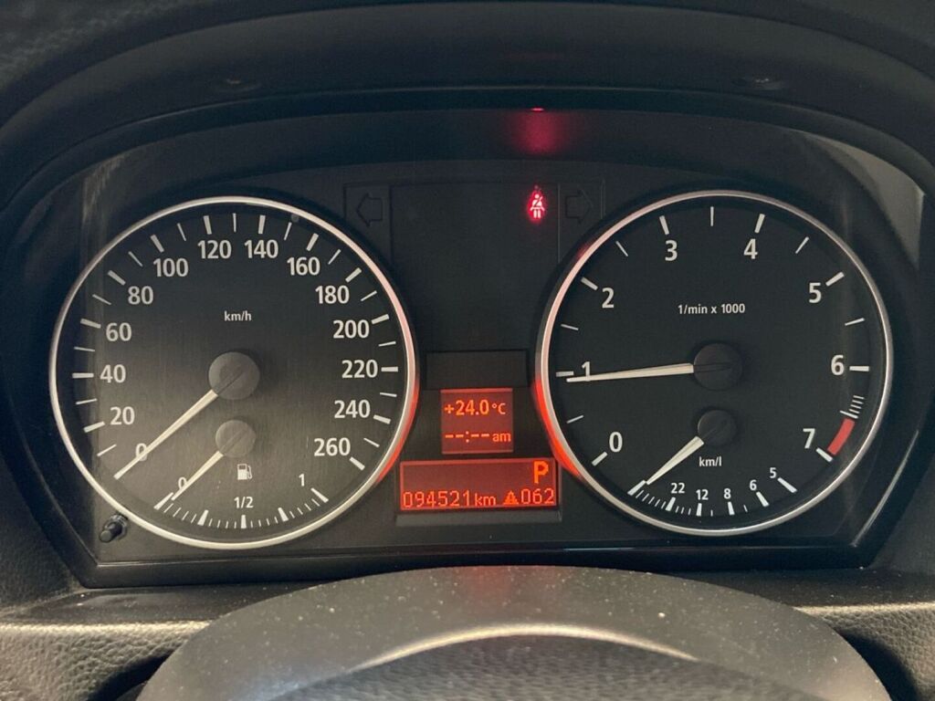 BMW 323 2005 Musta
