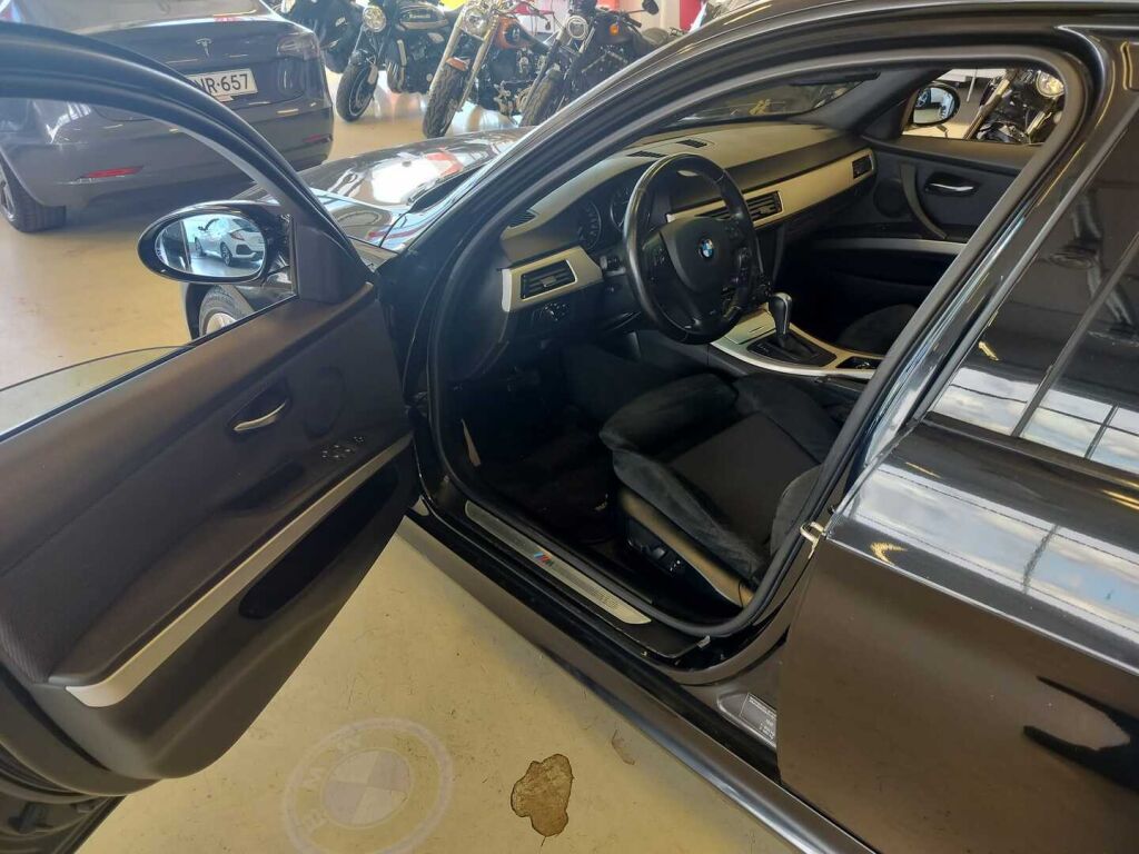 BMW 323 2005 Musta
