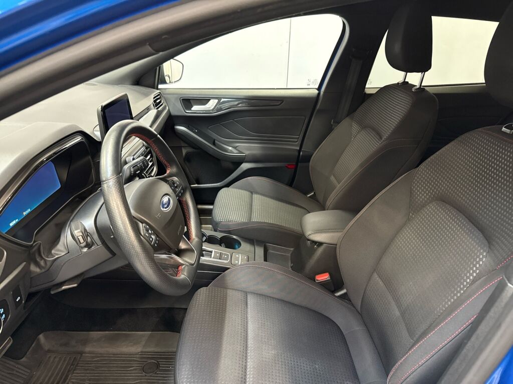 Ford Focus 2021 Sininen