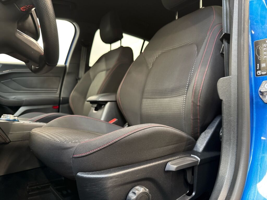 Ford Focus 2021 Sininen