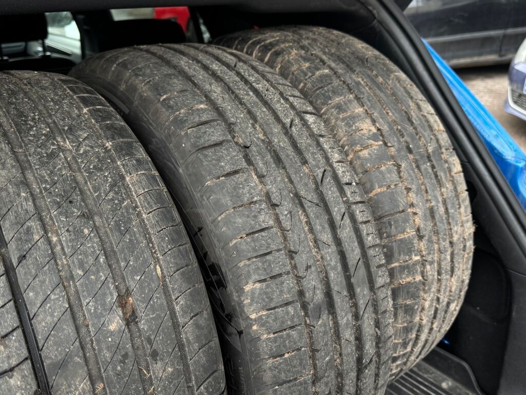 Ford Focus 2021 Sininen