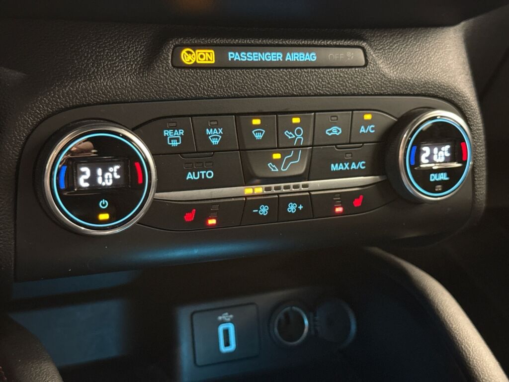 Ford Focus 2021 Sininen