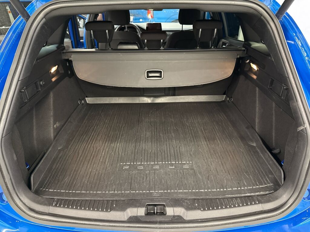 Ford Focus 2021 Sininen