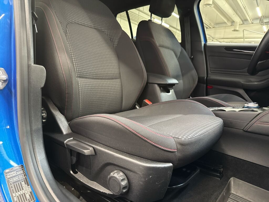 Ford Focus 2021 Sininen