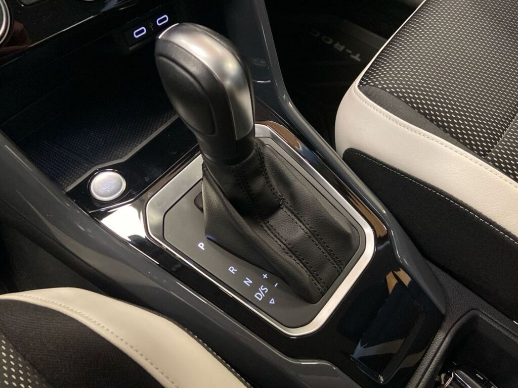 Volkswagen T-Roc 2021 Punainen