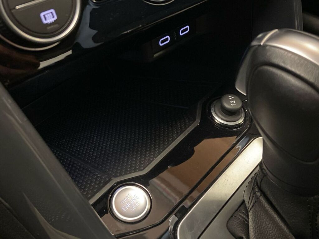 Volkswagen T-Roc 2021 Punainen
