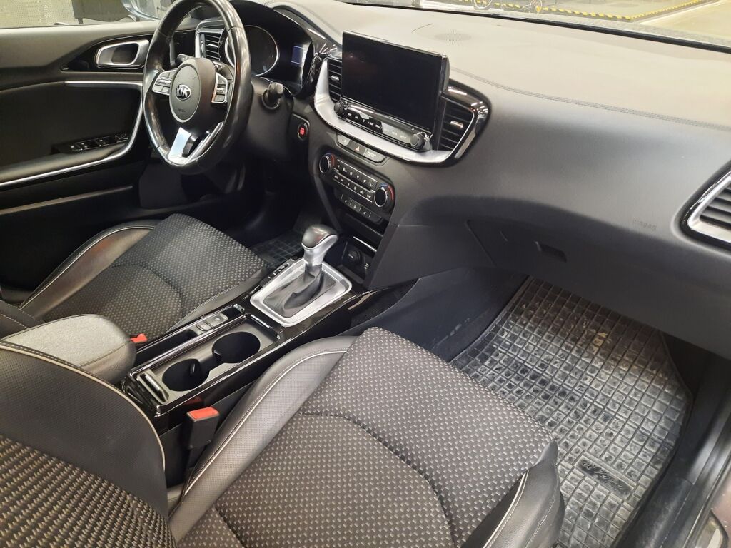Kia XCeed 2020 Ruskea (beige)