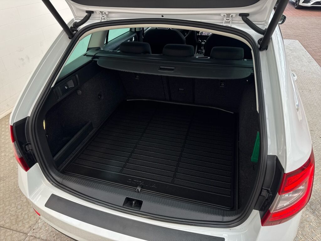Skoda Octavia 2020 Valkoinen