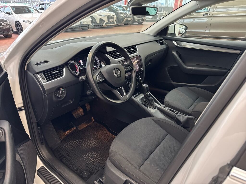 Skoda Octavia 2020 Valkoinen