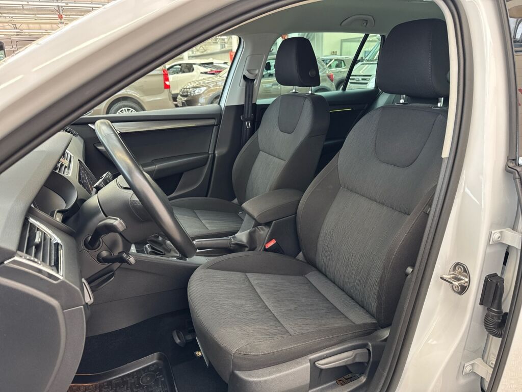 Skoda Octavia 2020 Valkoinen