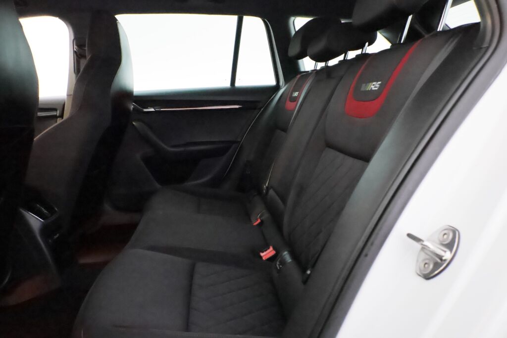 Skoda Octavia 2020 Valkoinen