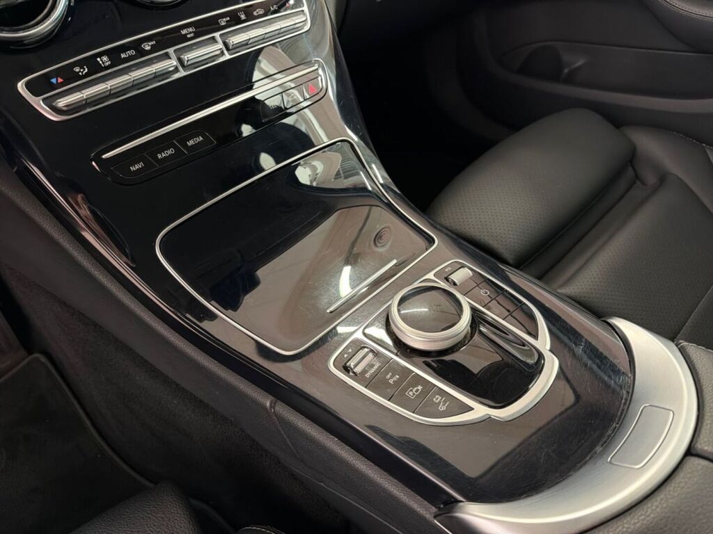 Mercedes-Benz C 2021 Musta