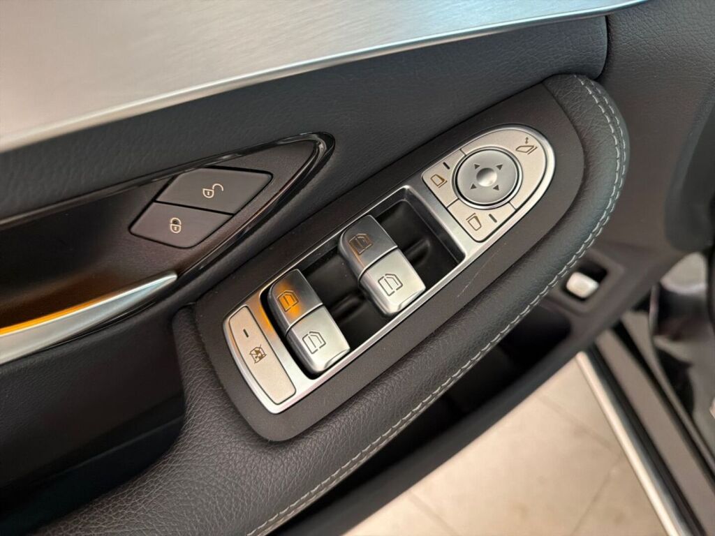 Mercedes-Benz C 2021 Musta