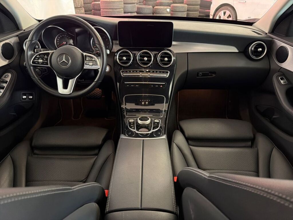 Mercedes-Benz C 2021 Musta