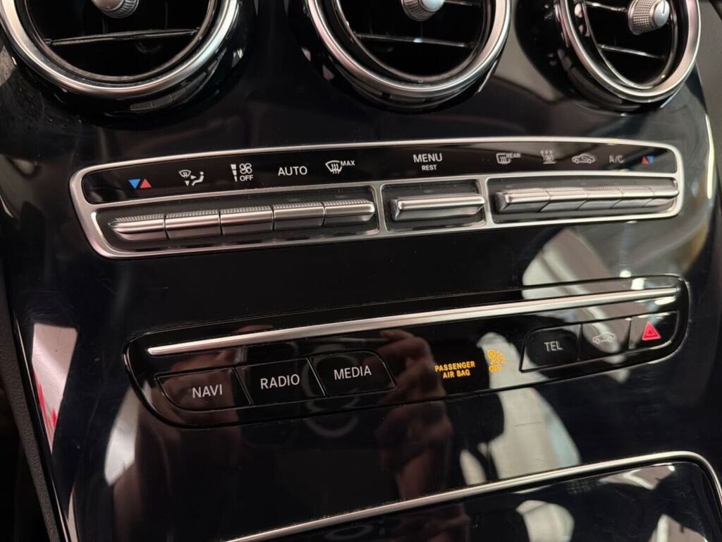 Mercedes-Benz C 2021 Musta
