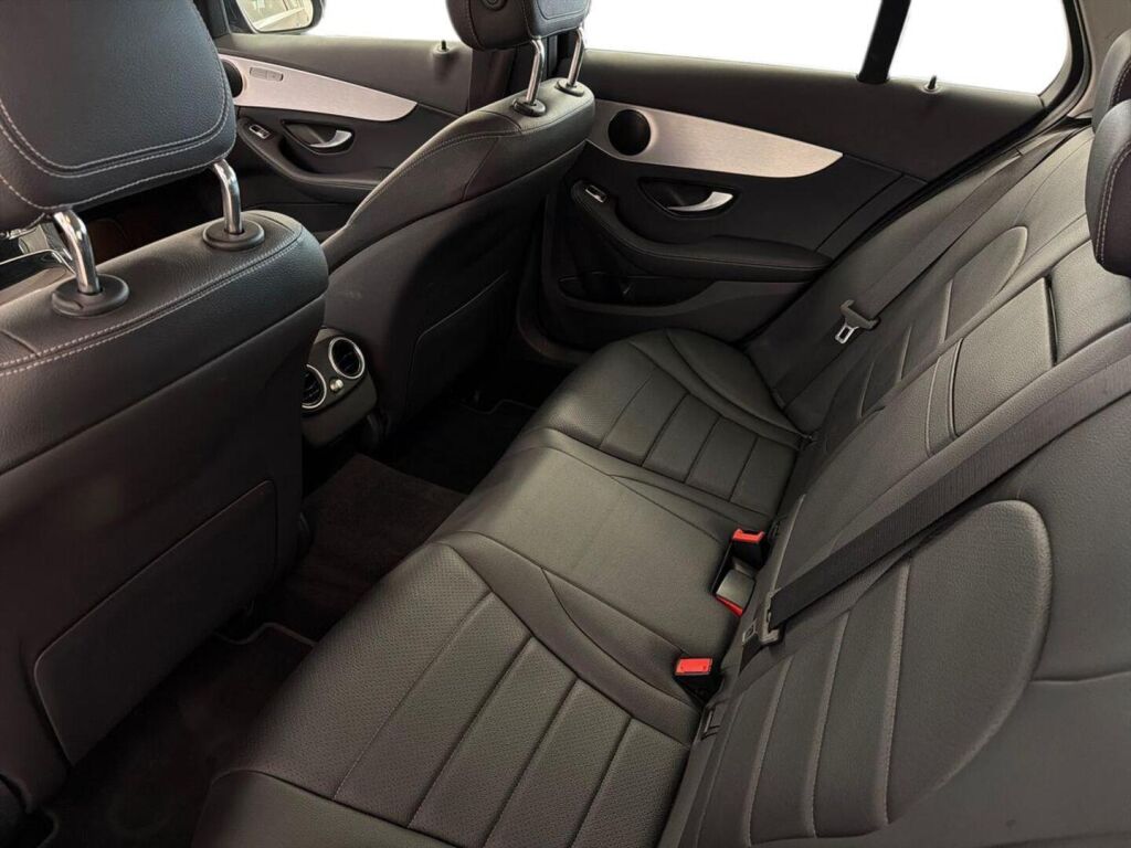 Mercedes-Benz C 2021 Musta