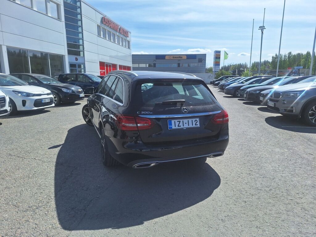 Mercedes-Benz C 2021 Musta