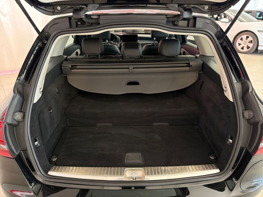 Mercedes-Benz C 2021 Musta