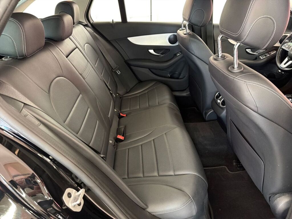 Mercedes-Benz C 2021 Musta