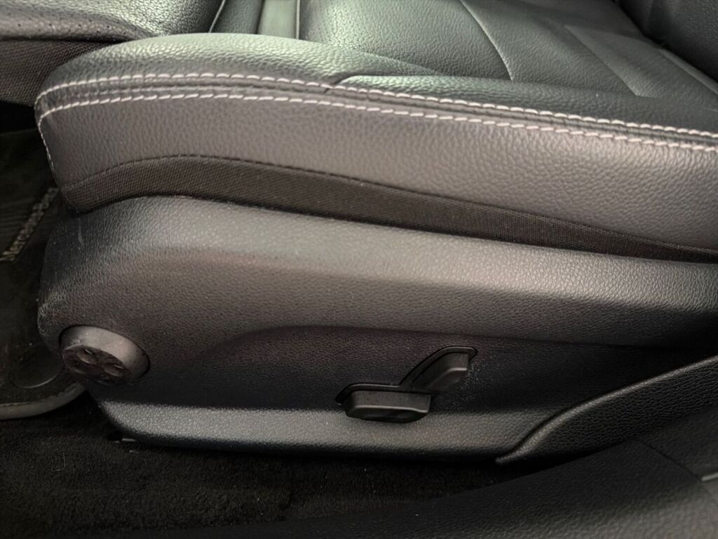 Mercedes-Benz C 2021 Musta