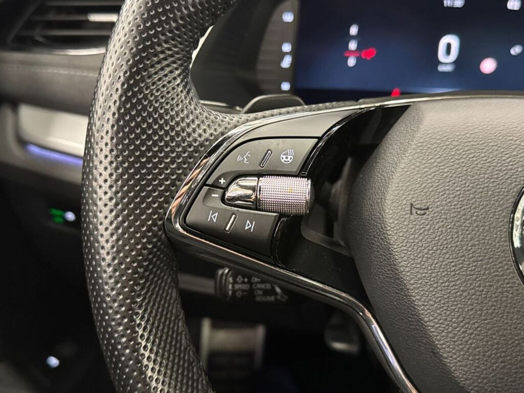 Skoda Octavia 2021 Sininen