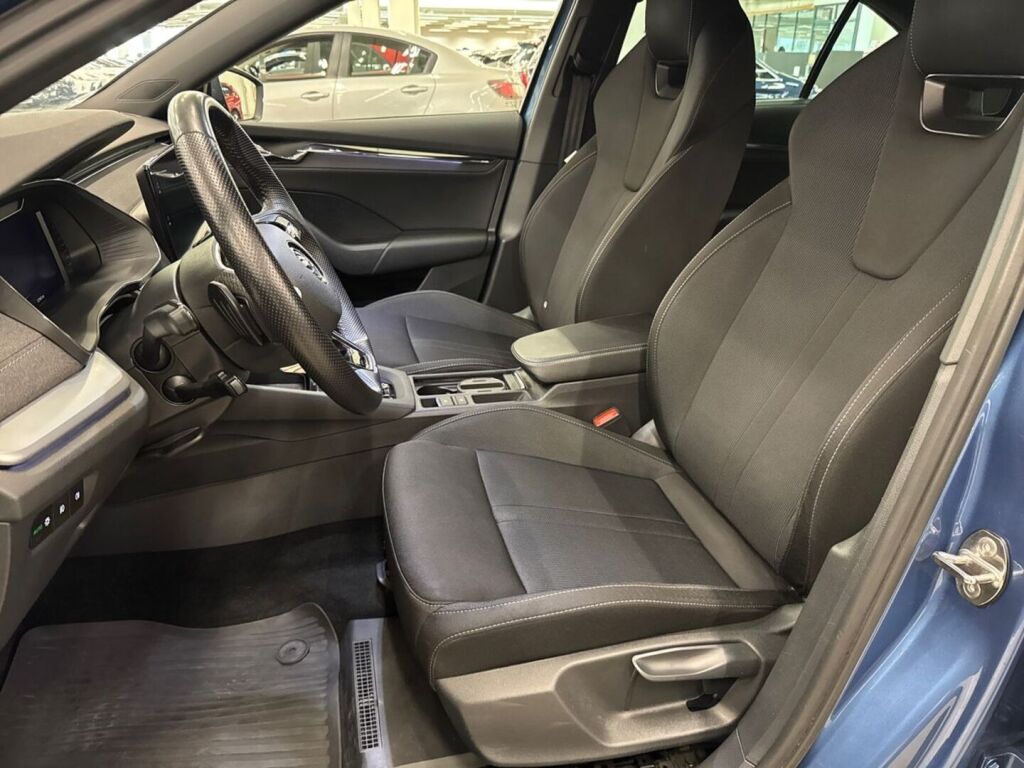 Skoda Octavia 2021 Sininen