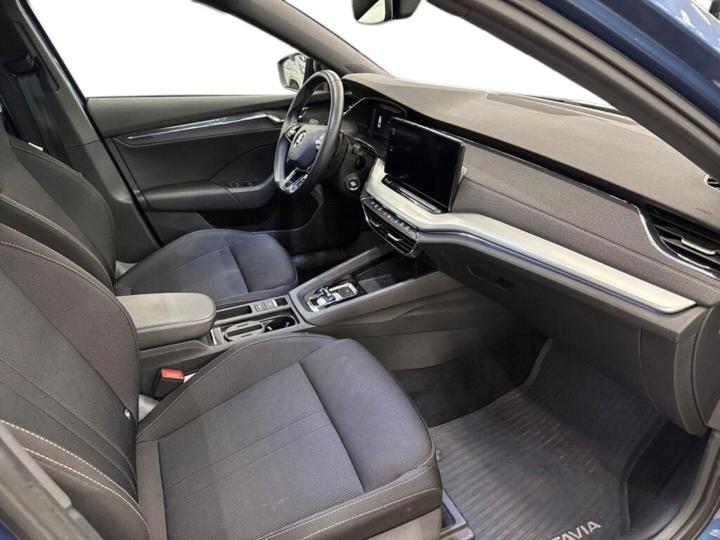 Skoda Octavia 2021 Sininen