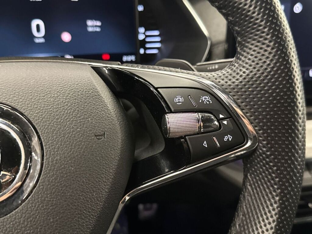 Skoda Octavia 2021 Sininen