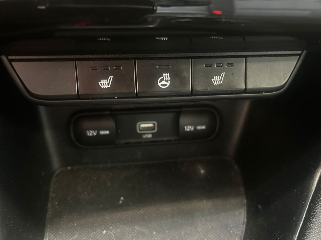 Kia Sportage 2021 Punainen