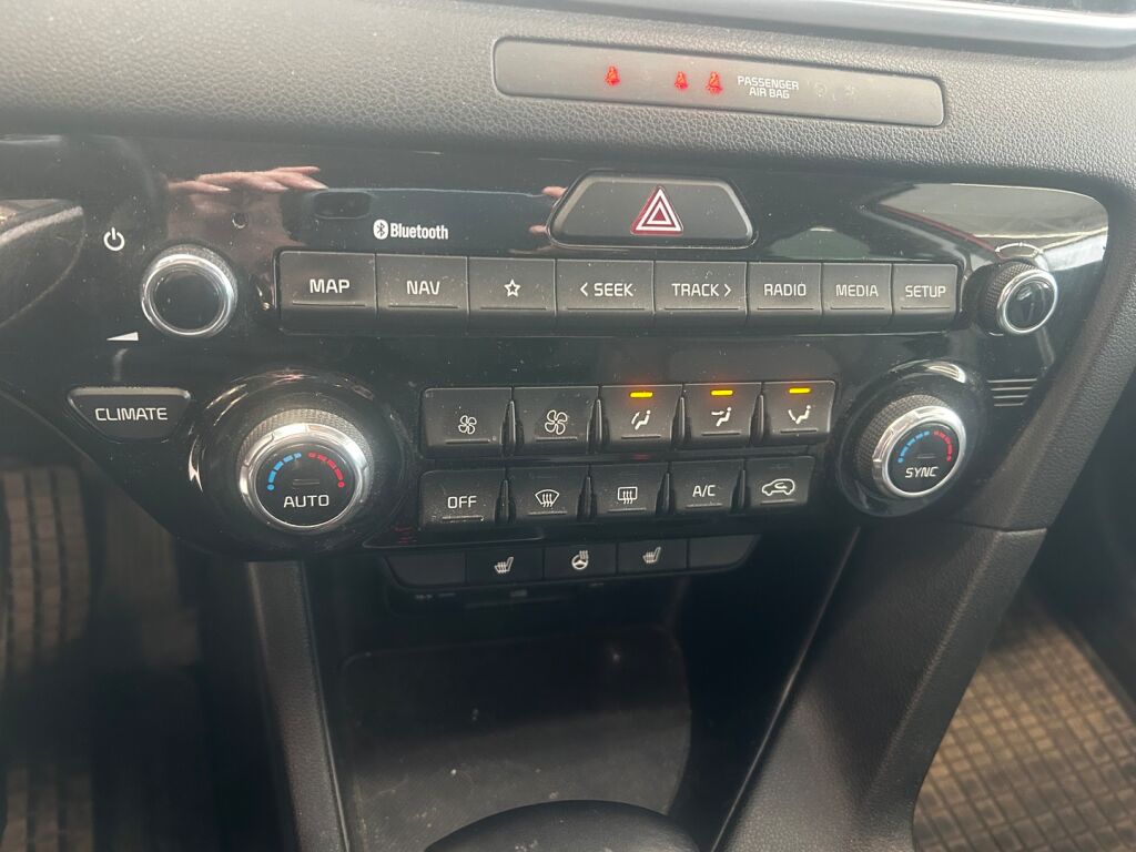 Kia Sportage 2021 Punainen