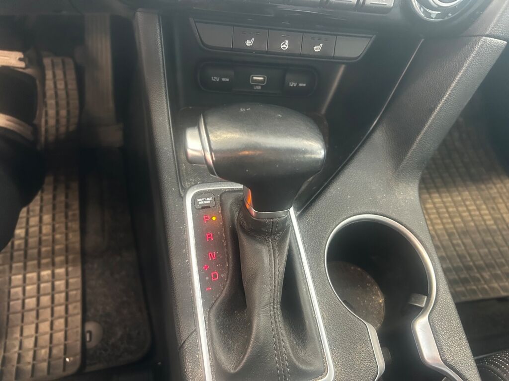 Kia Sportage 2021 Punainen