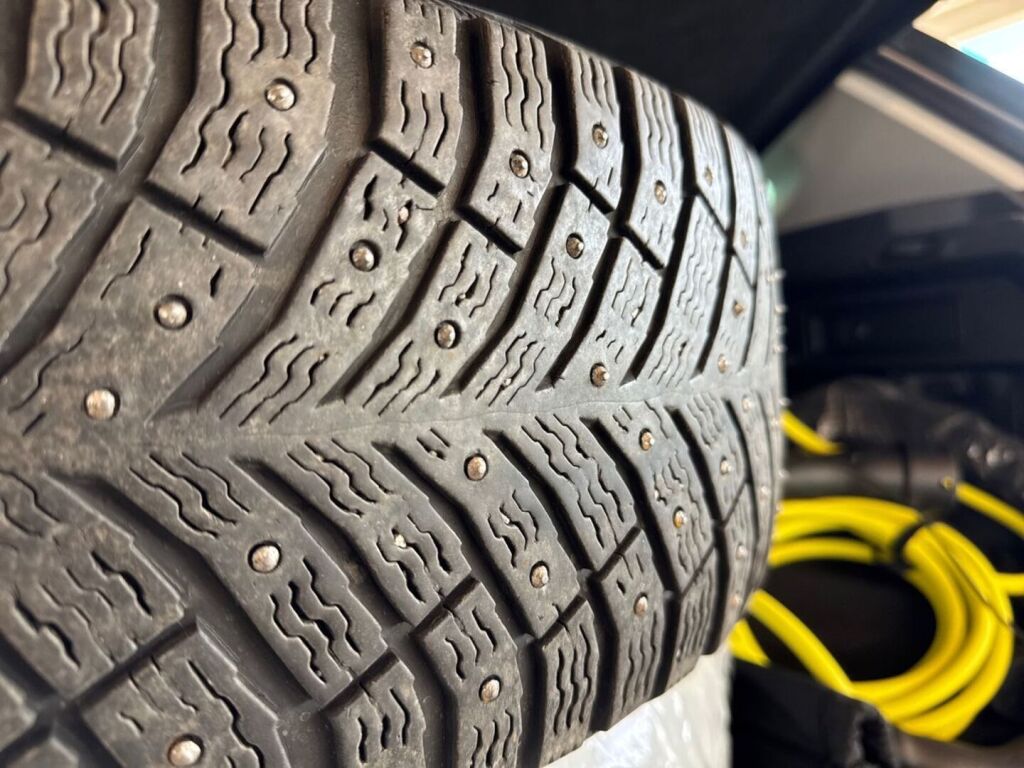 Volkswagen Tiguan 2021 Metallinhohto Harmaa