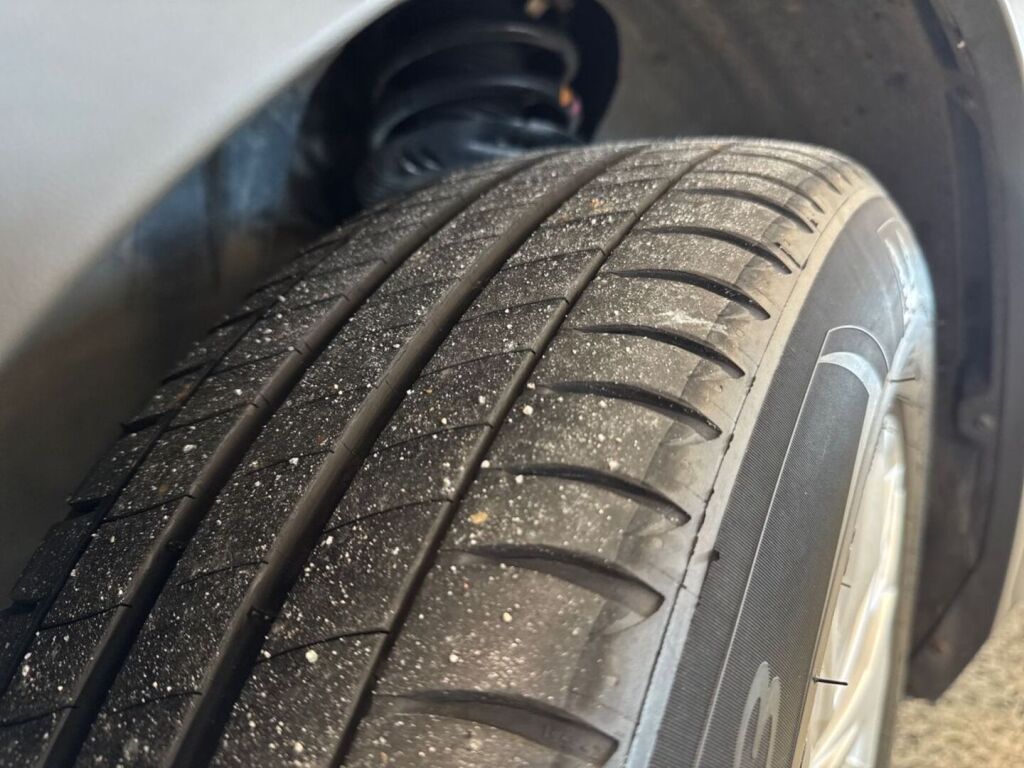 Volkswagen Tiguan 2021 Metallinhohto Harmaa