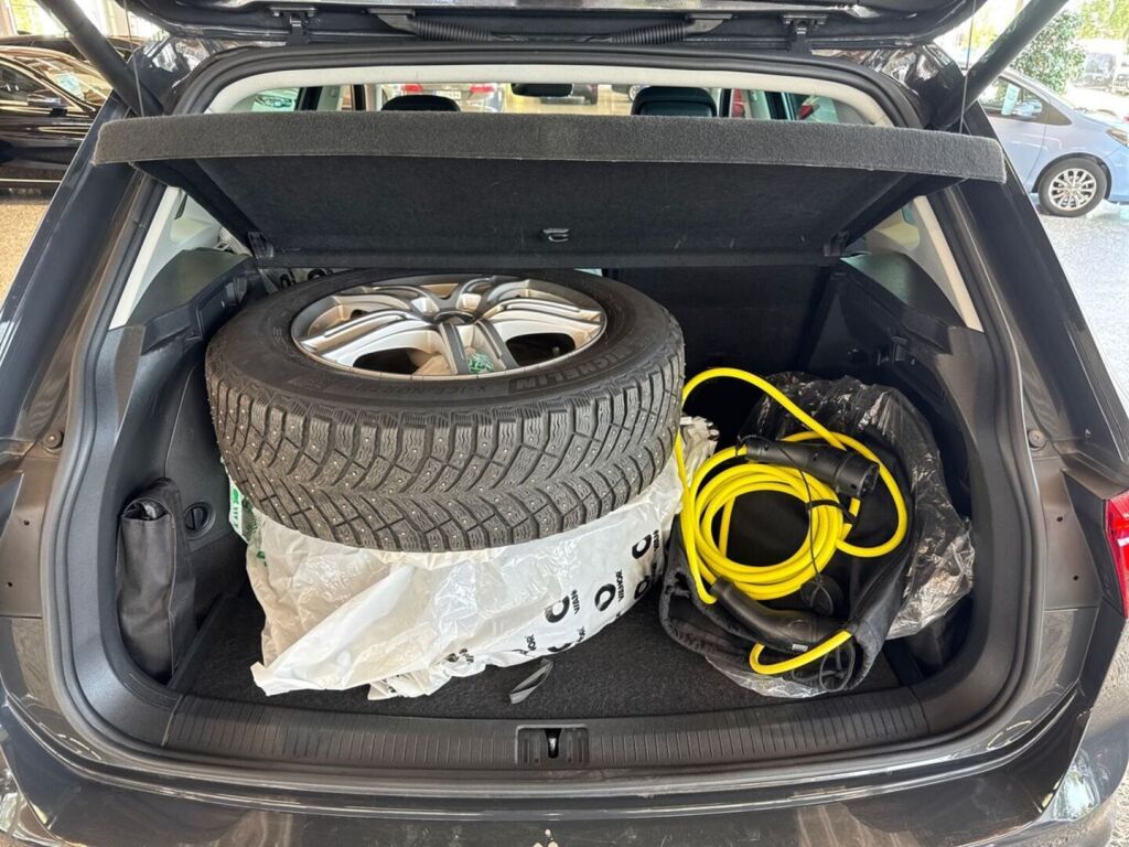 Volkswagen Tiguan 2021 Metallinhohto Harmaa